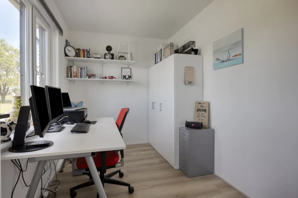 Bureau - Modernised House with Canal View in Bergentheim