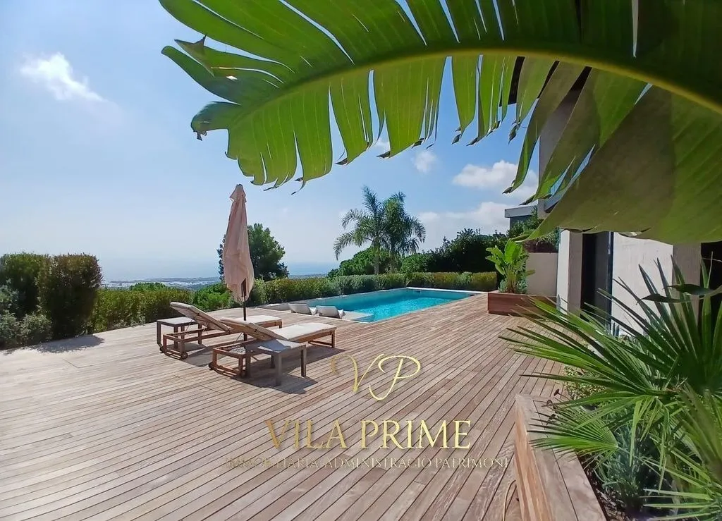 Piscine - Luxury Villa with Sea Views in Cabrils