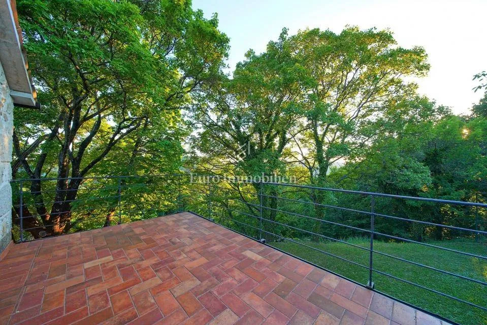Terrasse - Renovated Estate with Panoramic Views in Lupoglav
