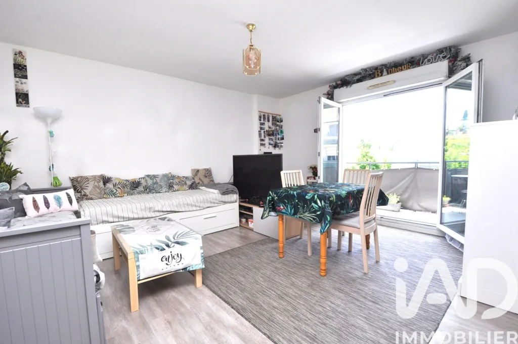 Living Room - Apartment with Balcony in Arpajon Centre