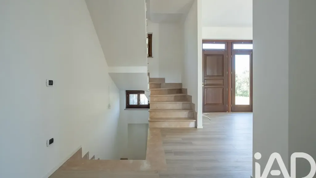 Pièces - Villa with Large Garden in Valle Cascia