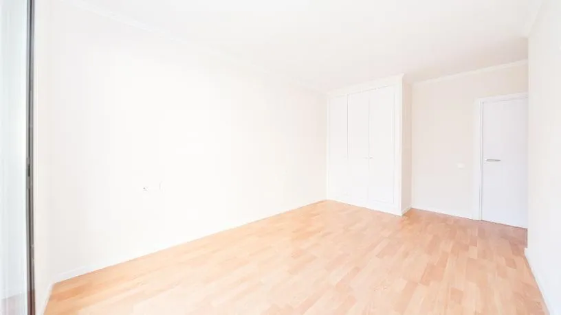 Rooms - Spacious Apartment with Balcony in Sant Adrià de Besòs