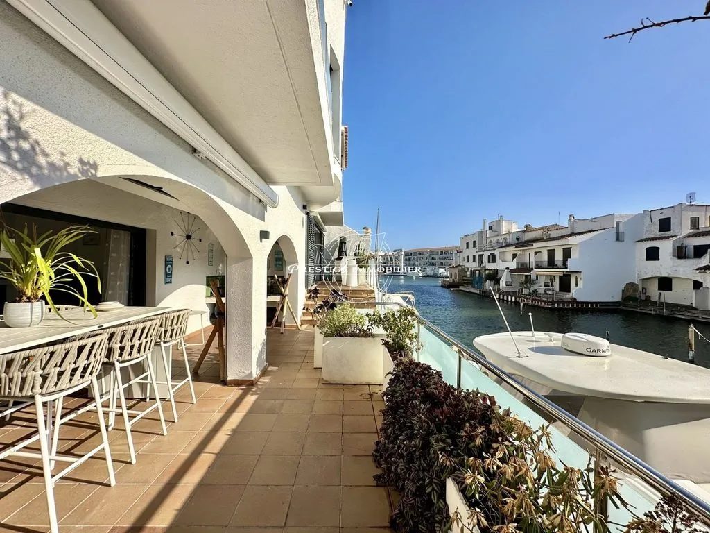 Terrass - Southwest-Facing Villa with Pool in Castelló d'Empúries