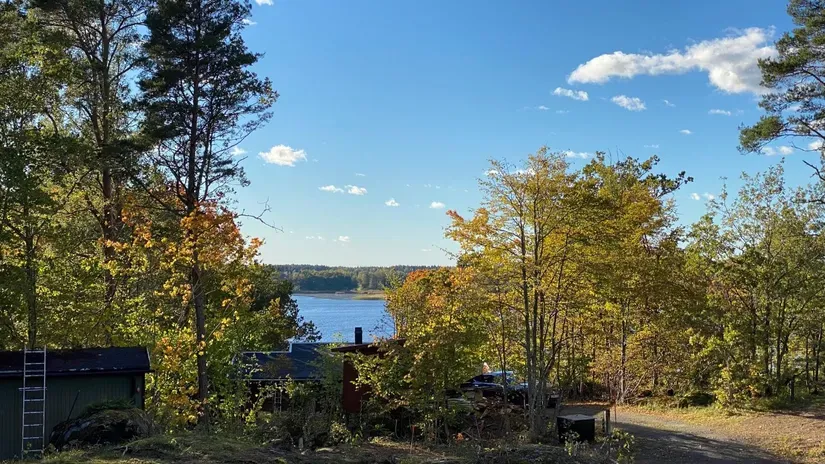 Aed - Private Plot with Lake View in Roslagen