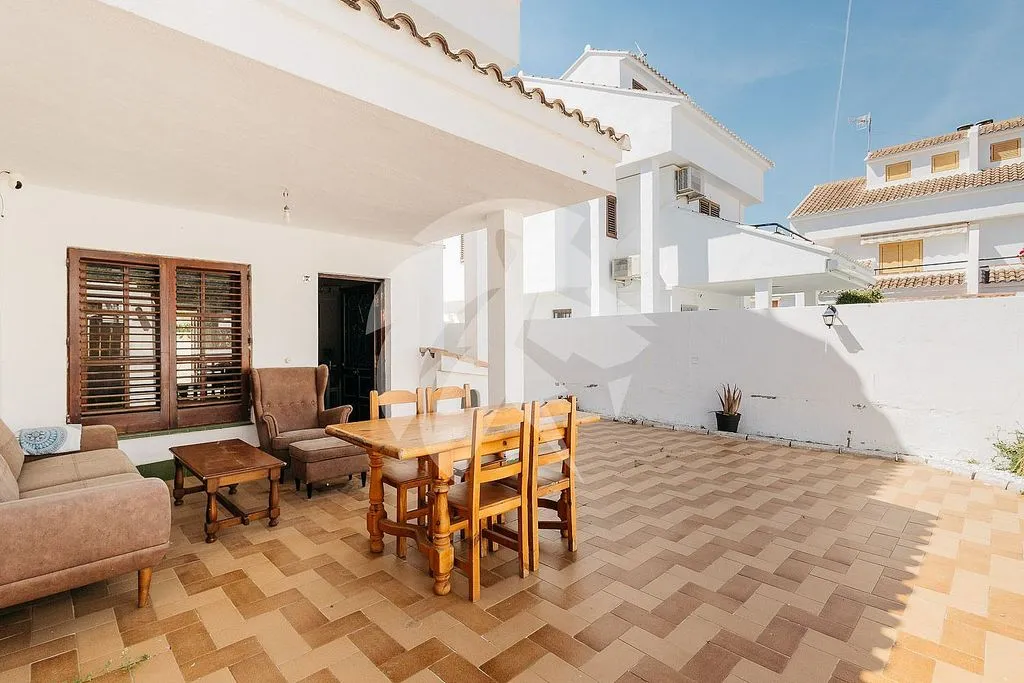 Terrass - House with Pool and Terrace in Almardà