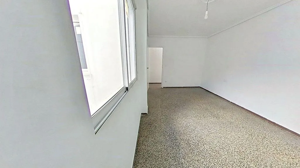 Pièces - 3-Bedroom Apartment with Sea Access in Valencia