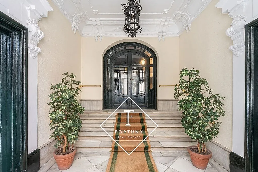 Esik - Apartment with Balcony in Argüelles