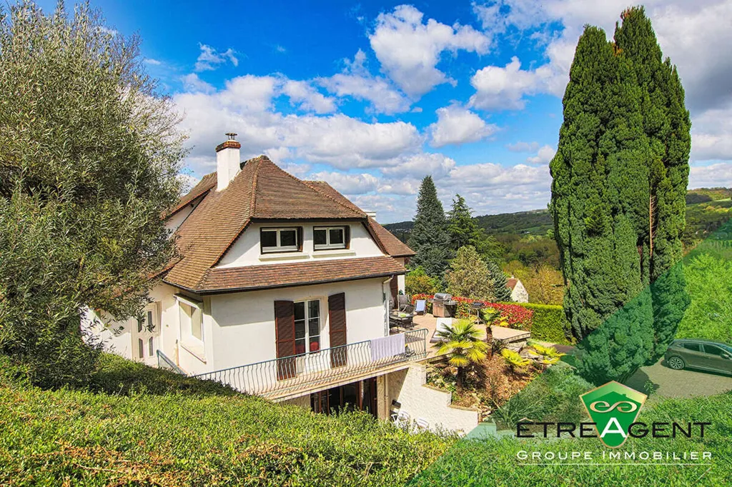 Extérieur - Maison avec Vue sur la Vallée et Piscine à Maule