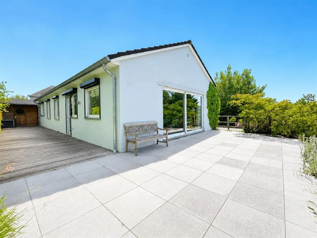 Terrace - Renovated House with Garden in Limelette
