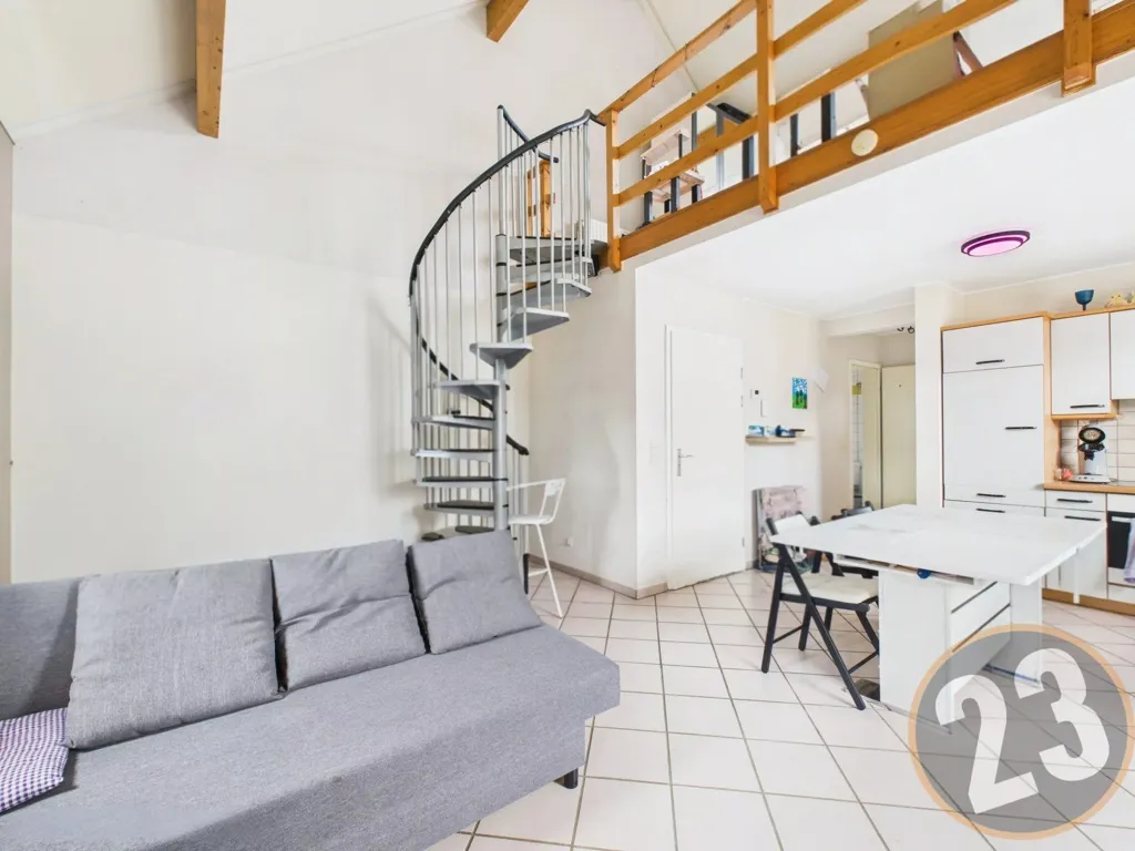 Séjour - Duplex avec Grand Garage à Nobressart