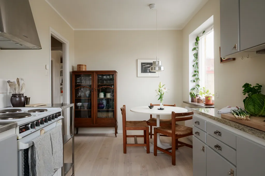 Köök - Funkistyle Flat with Balcony in Toppsegelsgatan