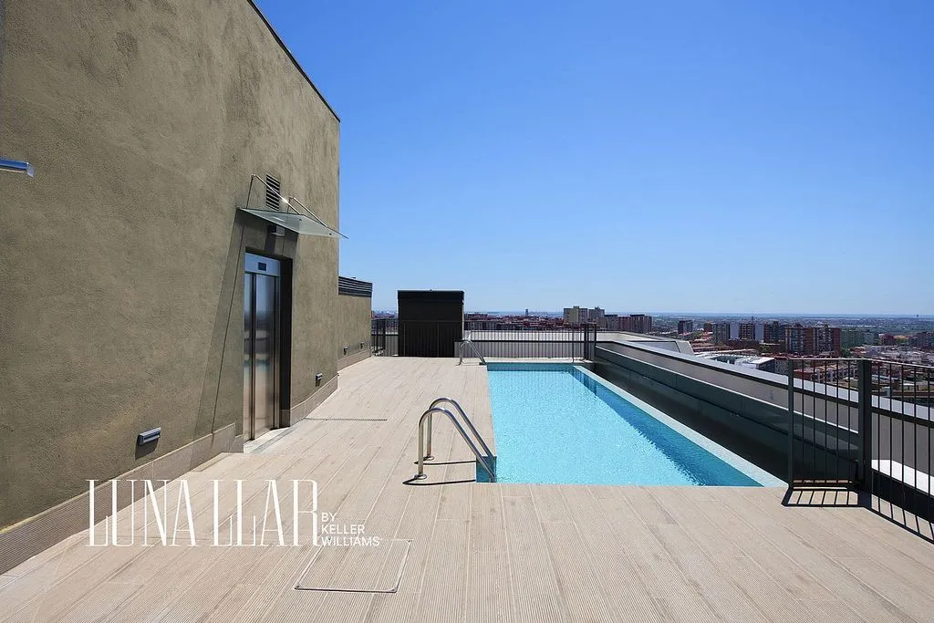 Piscina - Modern Flat with Pool in Cornellà de Llobregat