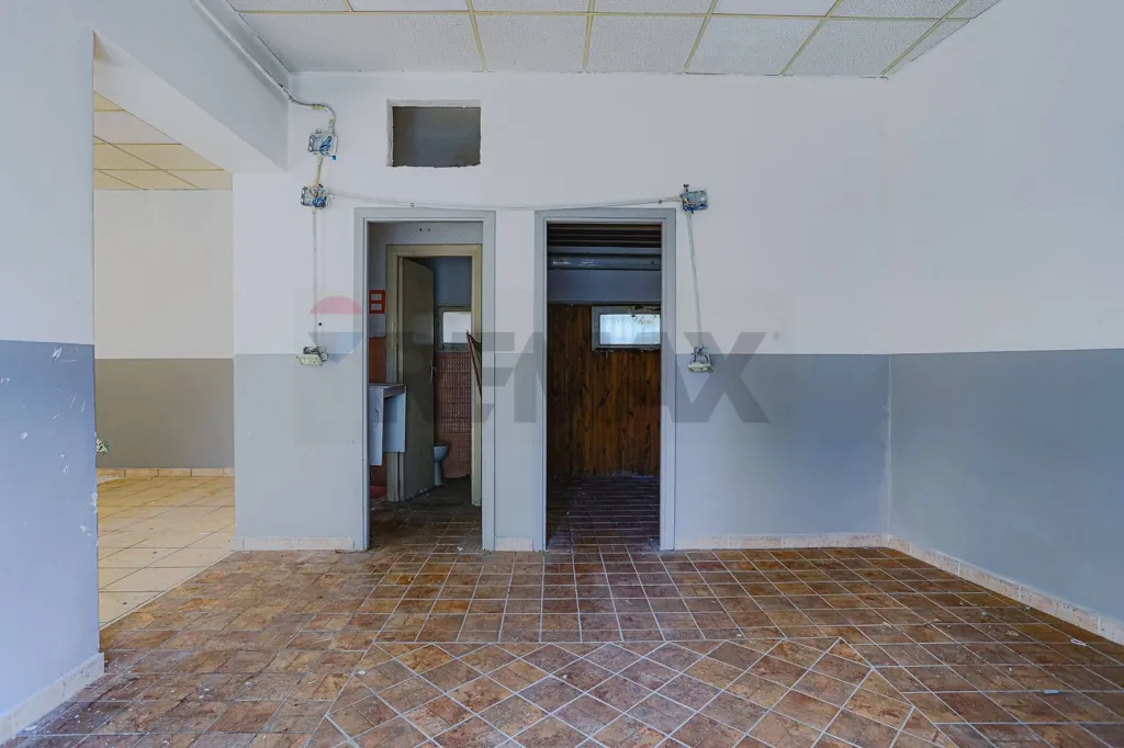 Pièces - Commercial Unit with Street Frontage in Rome