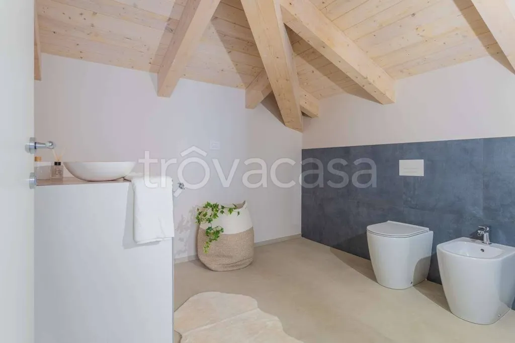 Salles de bain - Mansard Apartment with Lift in Busca