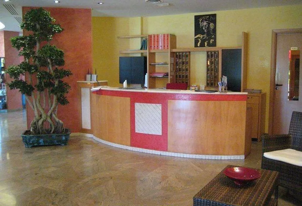 Entrée - Hotel Complex with Pool in Anghiari, Tuscany