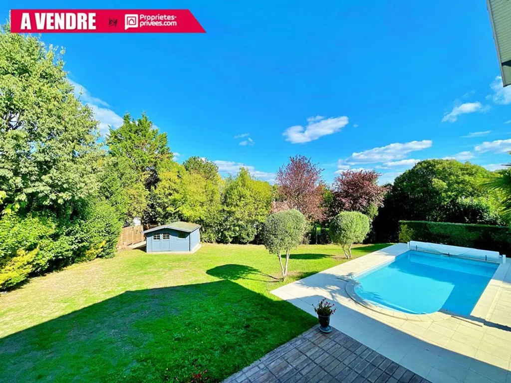 Piscine - Maison Luxueuse avec Piscine à Latresne