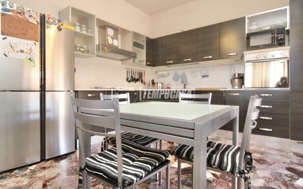 Köök - Spacious Apartment with Balcony in Mondovì
