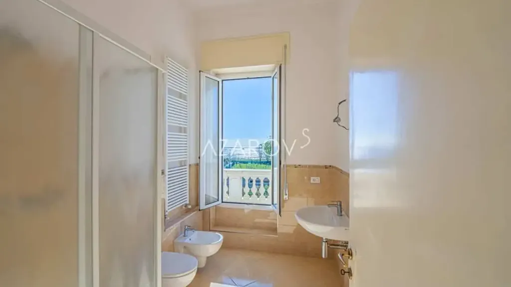 Salles de bain - Villa with Sea View in Sanremo