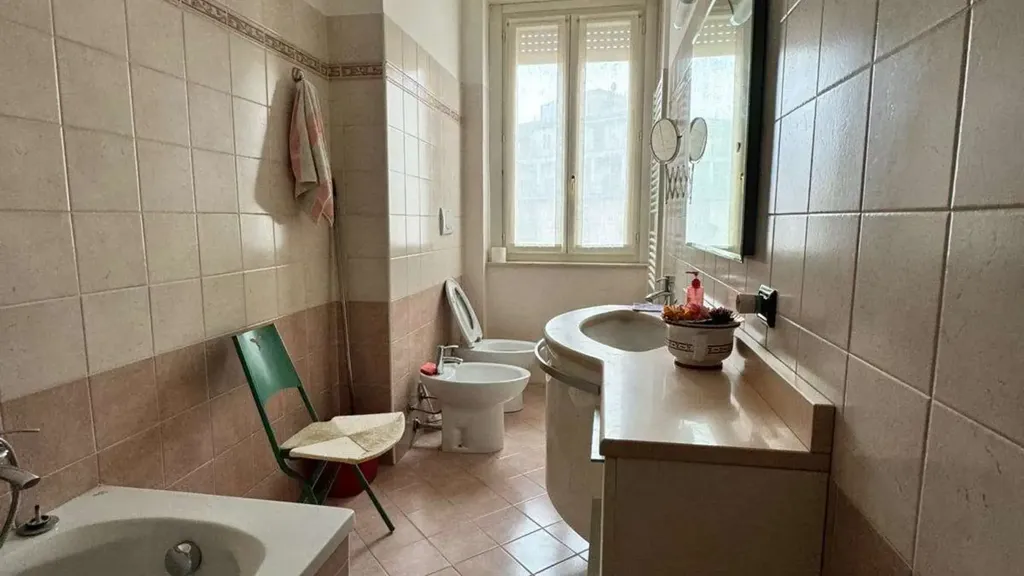Salles de bain - Spacious Apartment with Balcony in Mantua