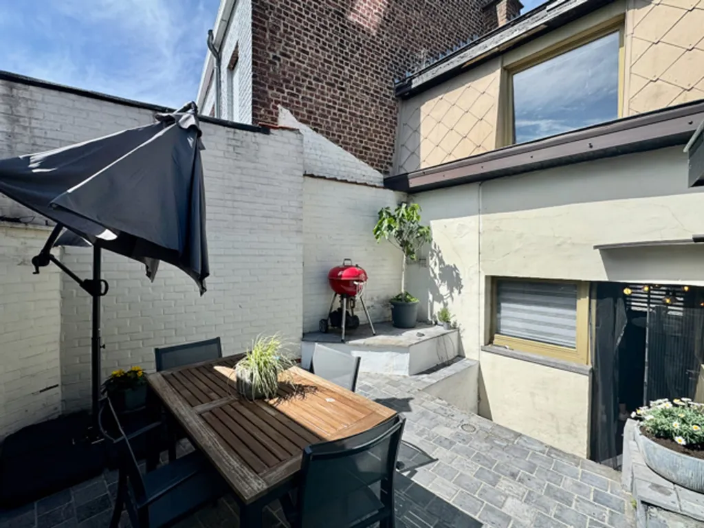 Aed - Corner House with Terrace in Haaltert