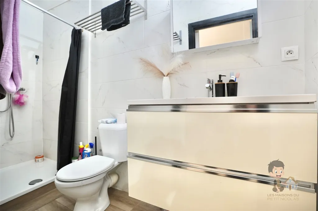 Salles de bain - Duplex Rénové avec Balcon au Cœur de Châtelet
