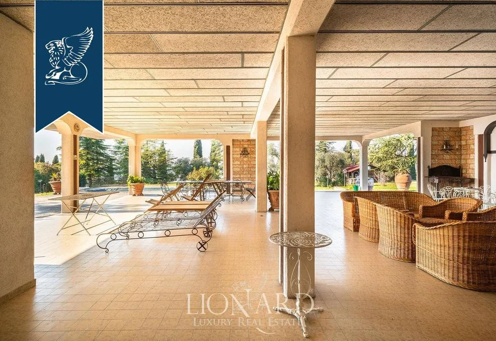 Terrasse - Luxury Villa with Pool and Park in Verona