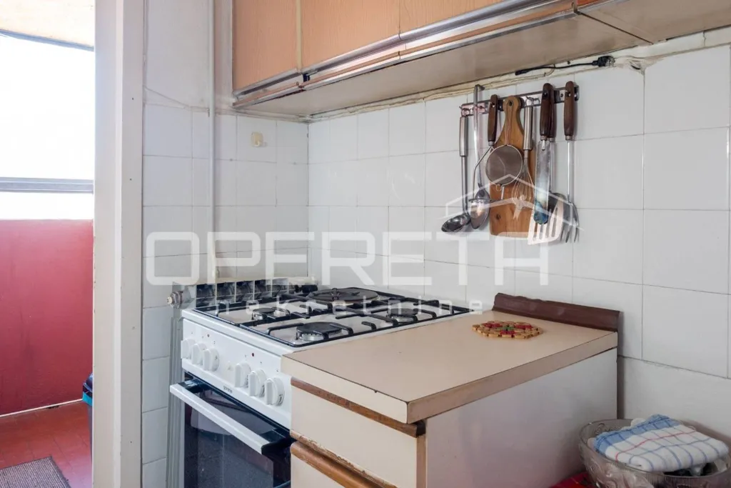 Köök - Three-bedroom Apartment with Central Heating in Zagreb