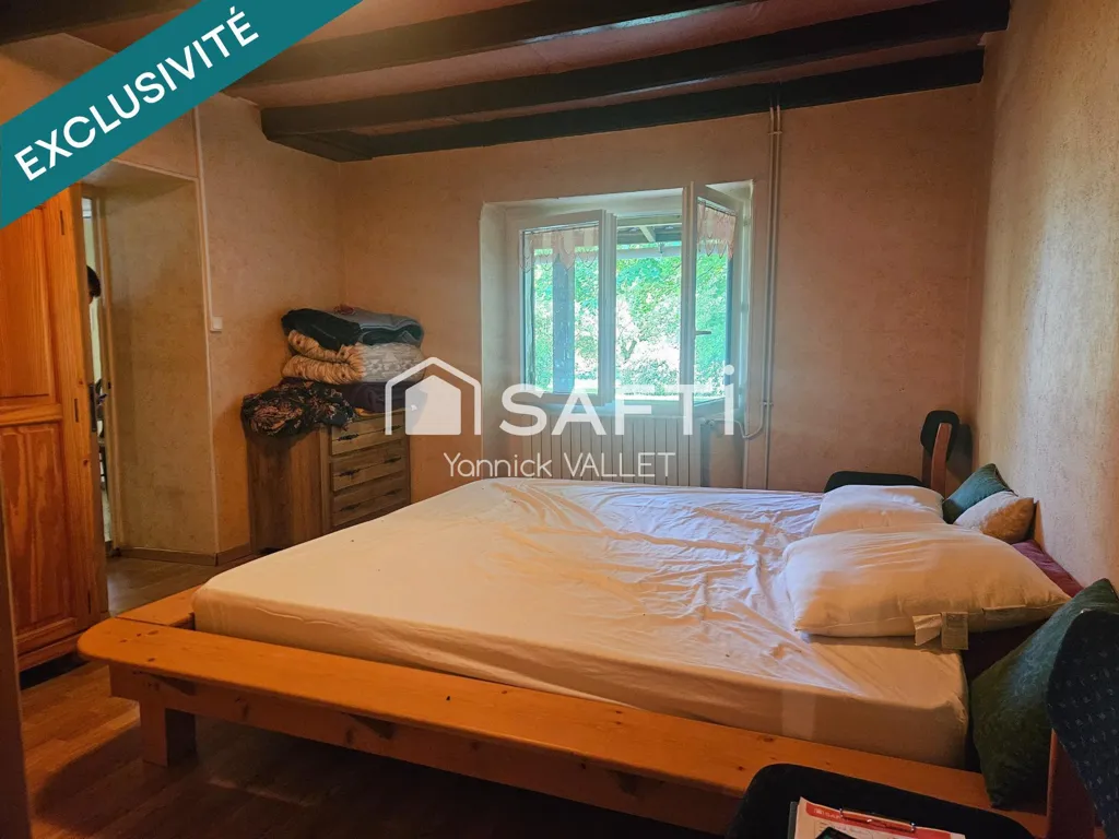 Chambres - Maison avec Jardin et Garage à Saint-Aquilin