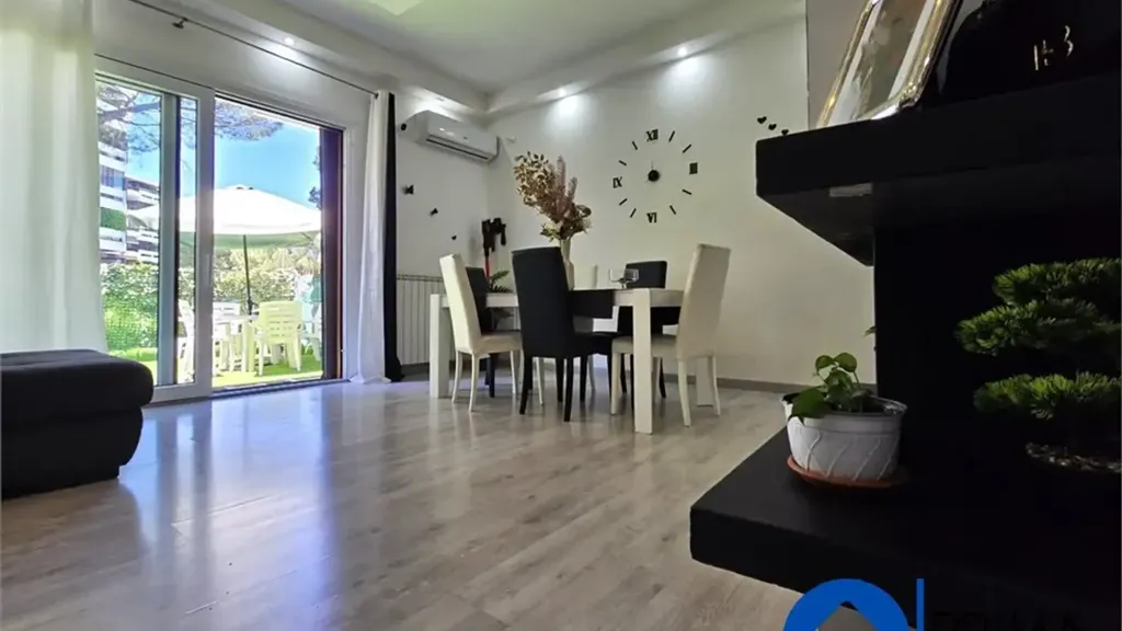 Living Room - Villa with Two Gardens on Viale Donatelli, Terni