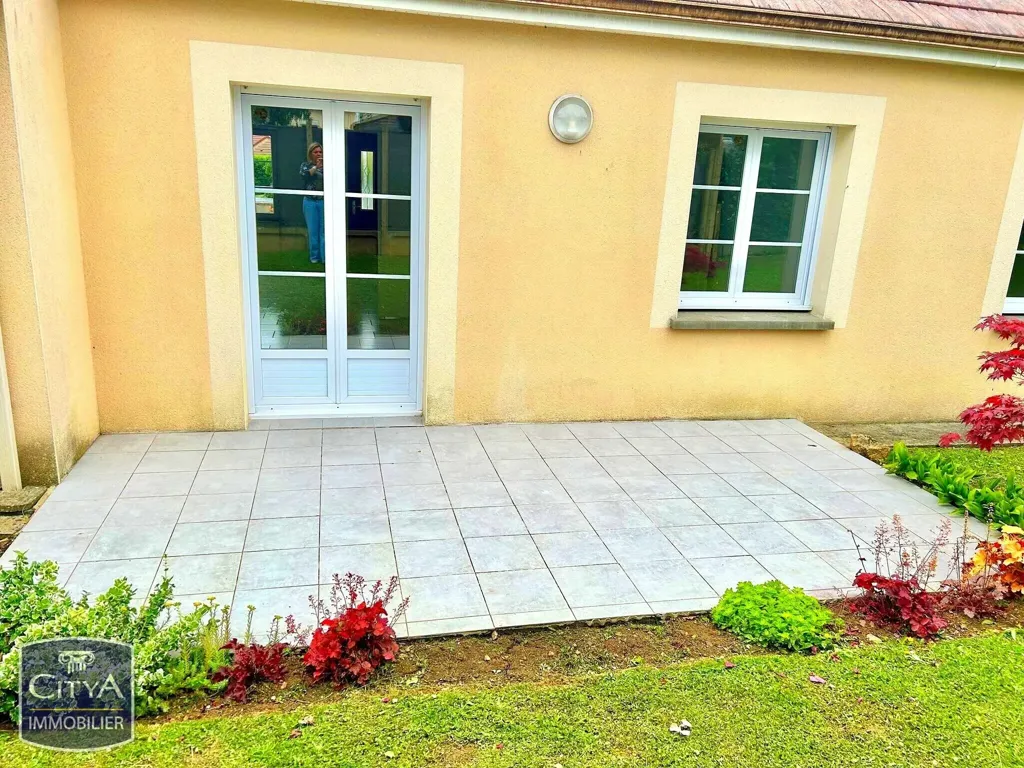 Terrasse - Pavillon de Plain-Pied avec Jardin à Alençon