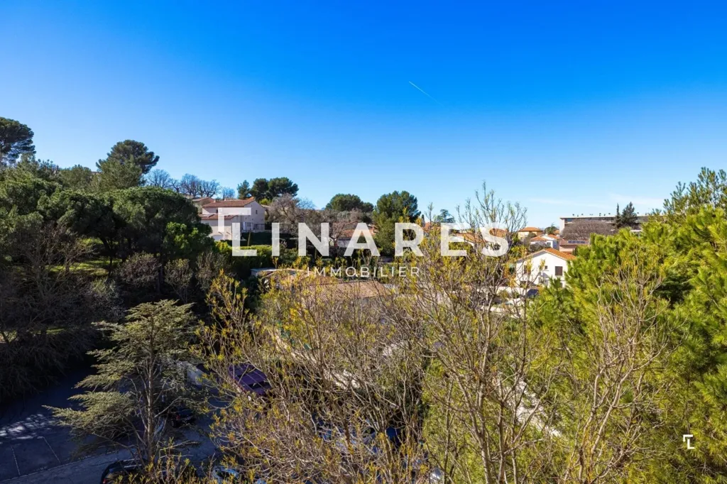 Aed - Bright Apartment with Balcony in Aubagne Centre
