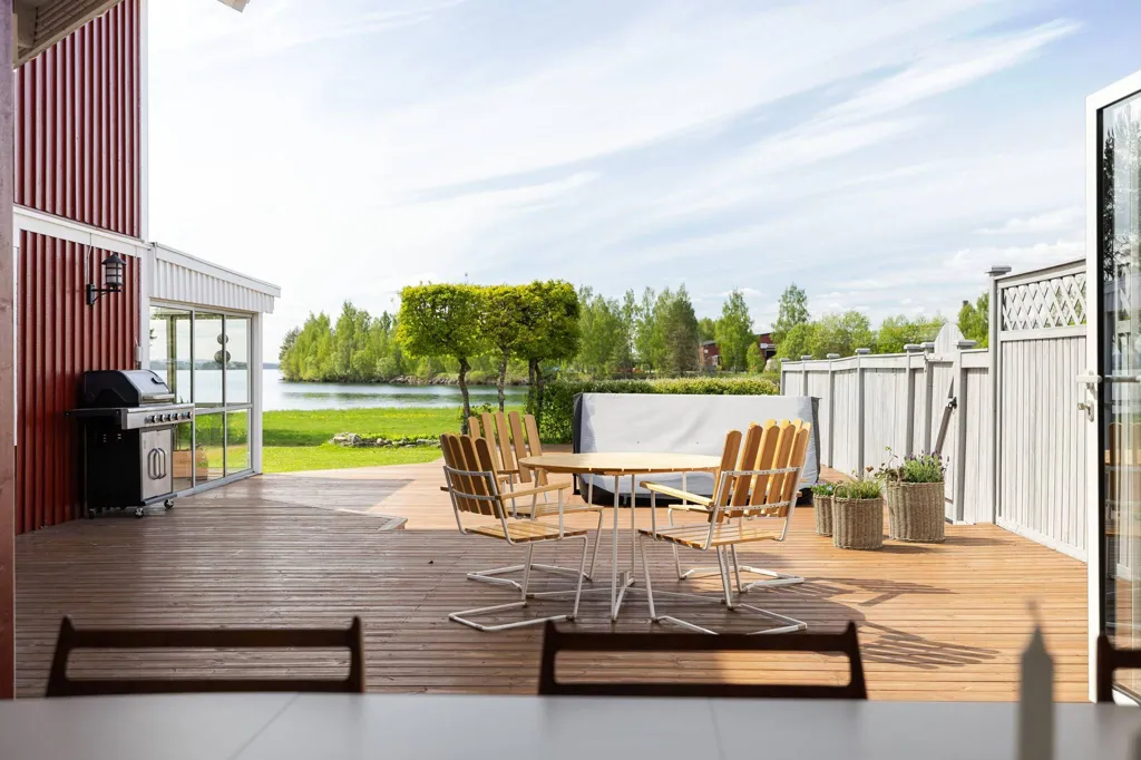 Terrasse - Villa with Lake View in Falun