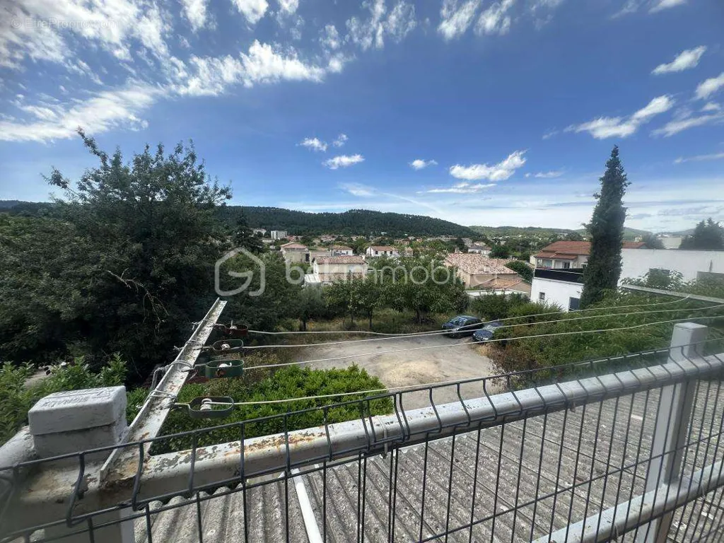 Balcone - Apartment Block with Parking in Saint Martin de Valgalgues