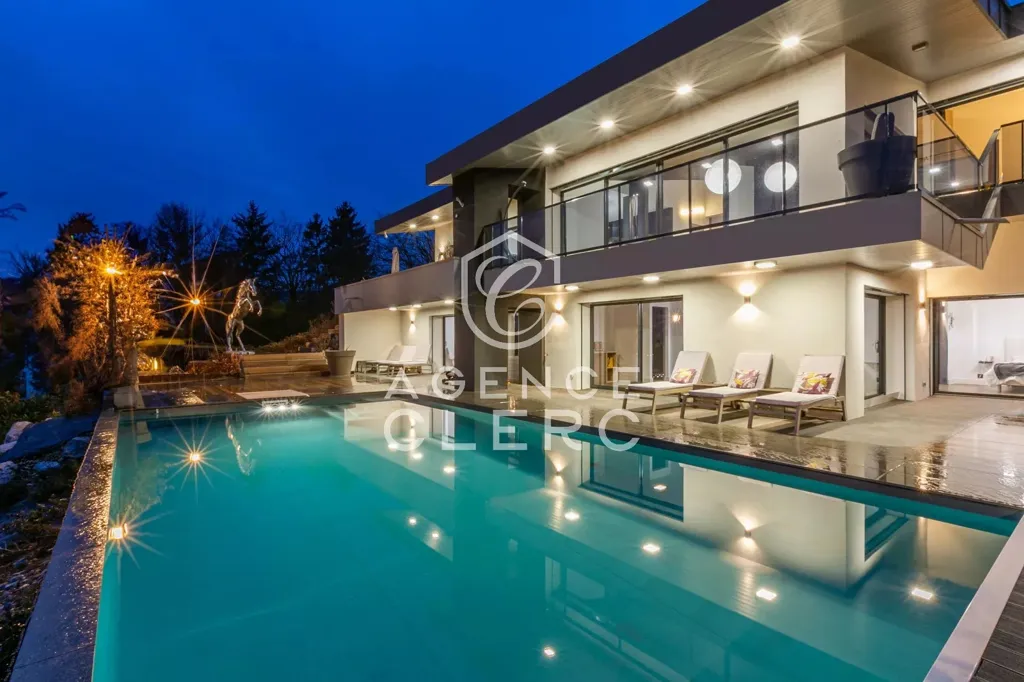 Piscine - Villa Contemporaine avec Vue Lac à Pringy