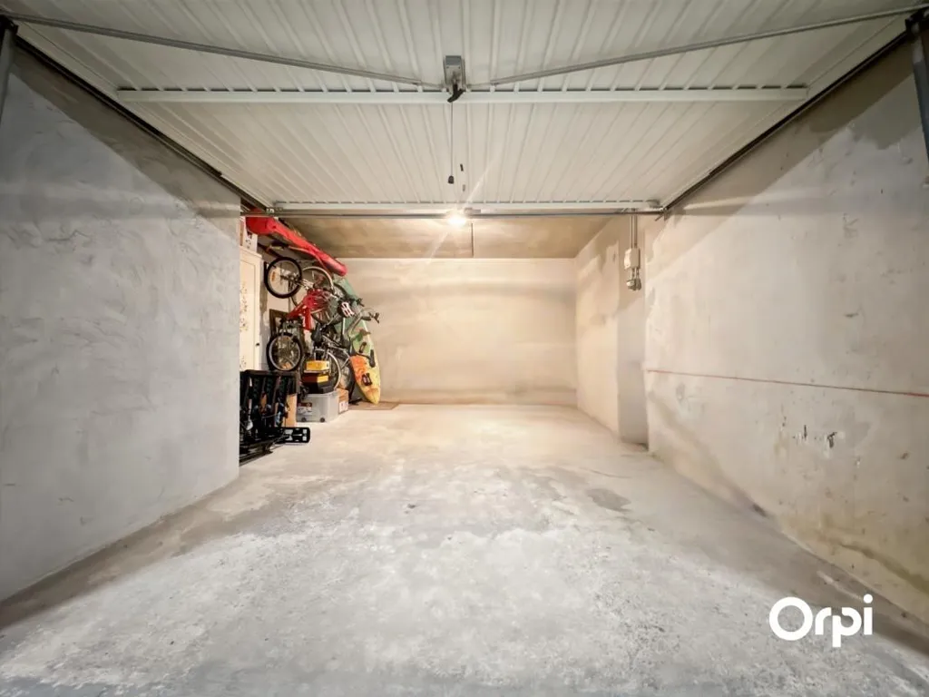 Garage - Appartement avec Terrasse en Centre-Ville à Cavalaire-sur-Mer