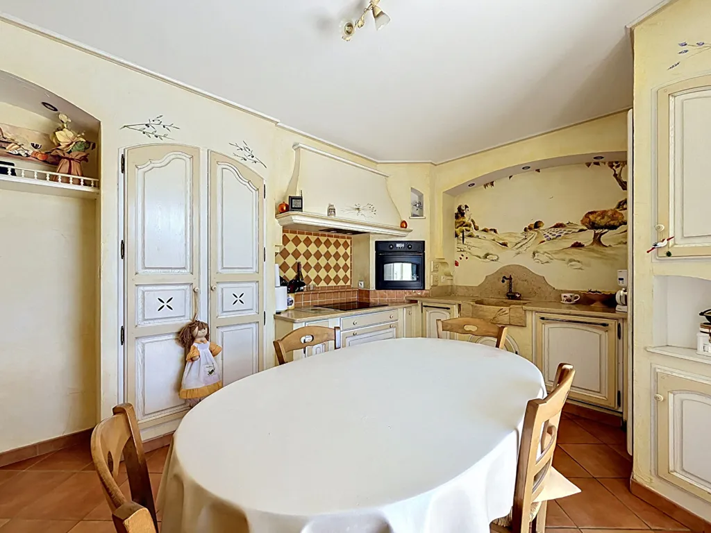 Cuisine - Maison avec Piscine et Jardin à Livron sur Drôme