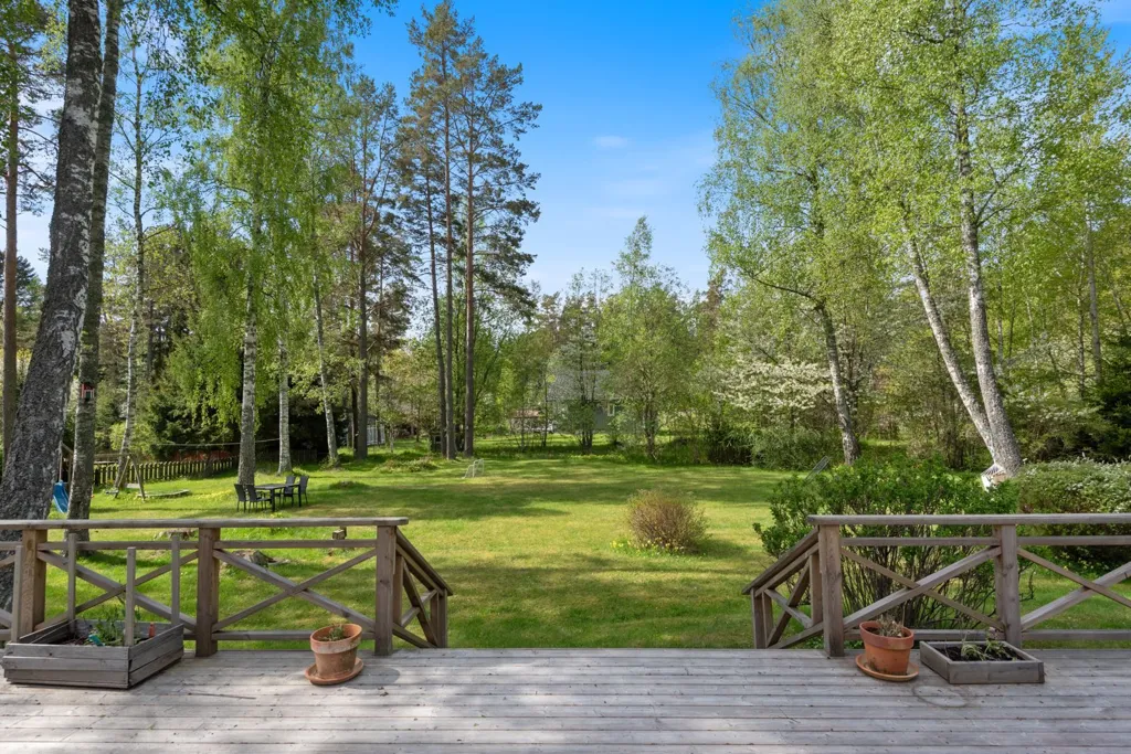 Giardino - Well-Maintained Cottage with Garden in Runmarö