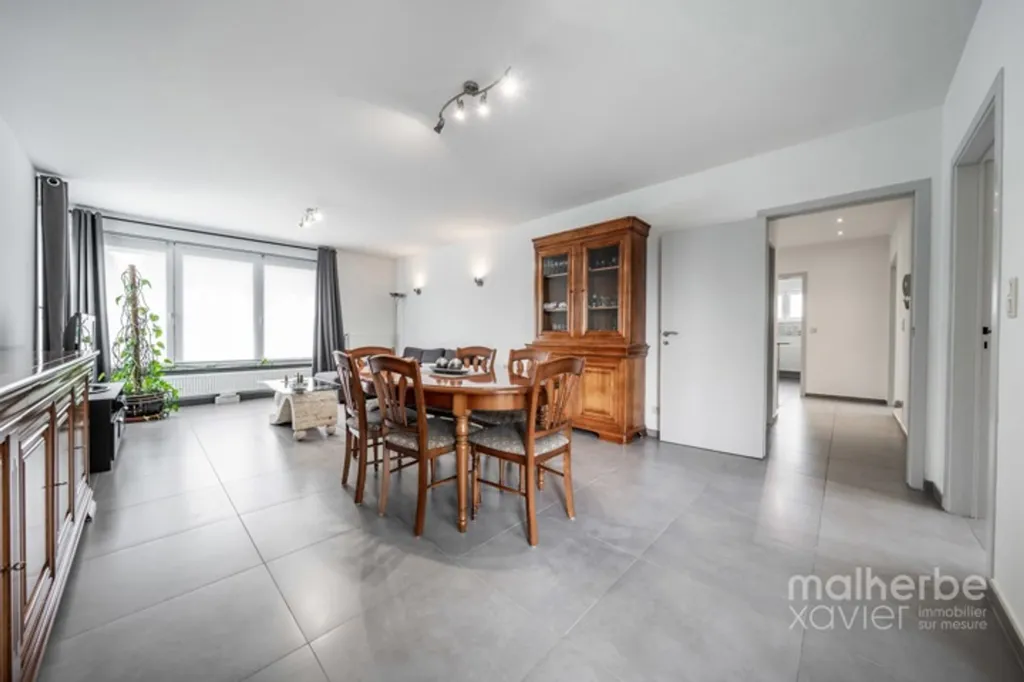 Salle à manger - Ensemble Immobilier Rénové avec Habitation et Garages à Elsenborn