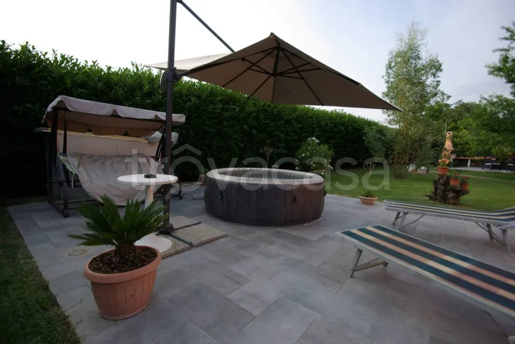 Piscine - Contemporary Villa with Garden in San Giustino