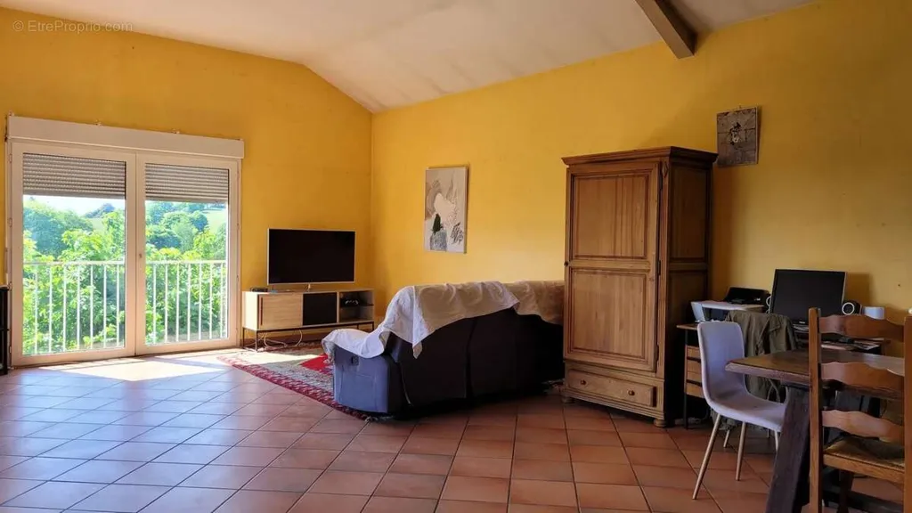 Elutuba - House with Commercial Space in Saint-Agrève