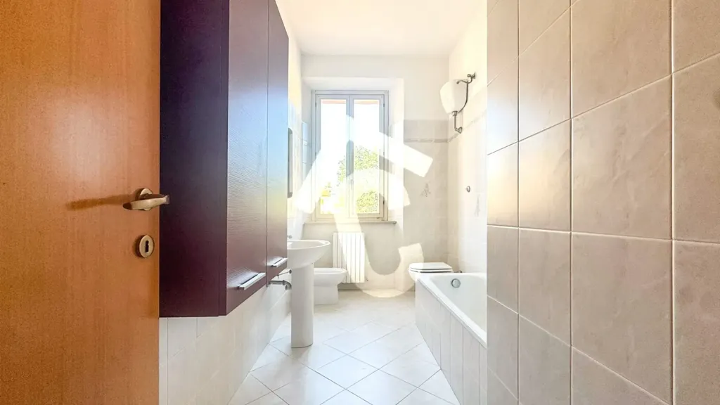 Bagni - Spacious Apartment with Balcony in Jesi