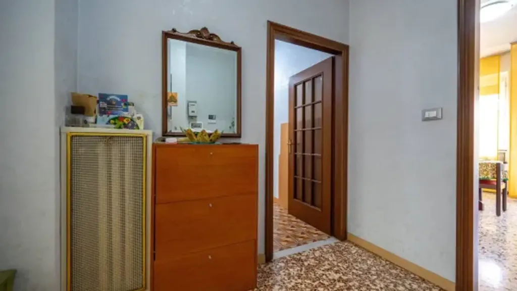 Ingresso - Bright Trilocale with Balcony in Gallaratese, Milan