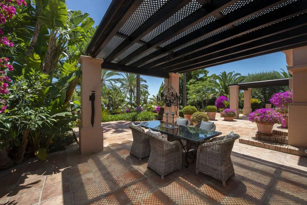 Terrasse - Luxury Villa with Infinity Pool in Sierra Blanca
