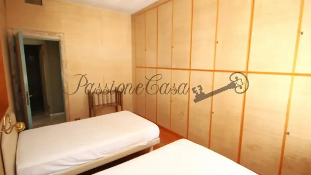 Magamistoad - Triplex with Triple Exposure in Vigevano Centre