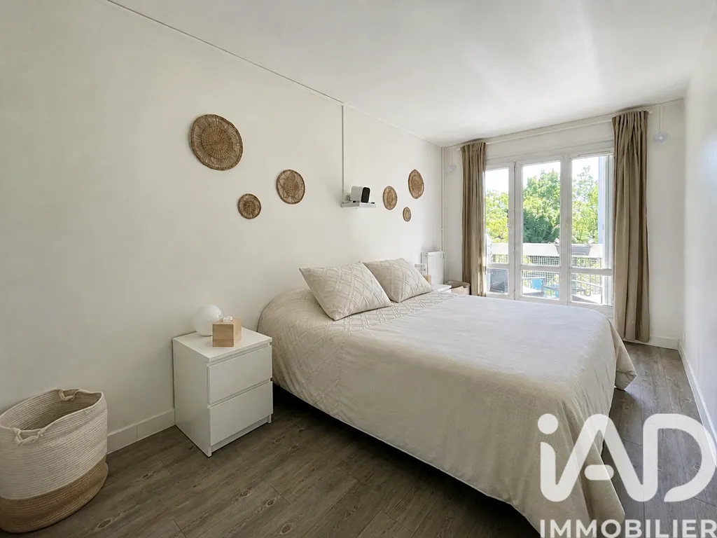 Chambres - Appartement avec Balcons et Ascenseur à Taverny