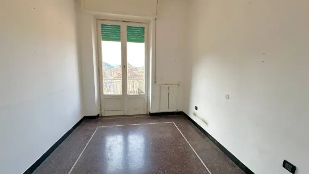 Pièces - Quadrilocale with Balcony and Terrace in Genoa