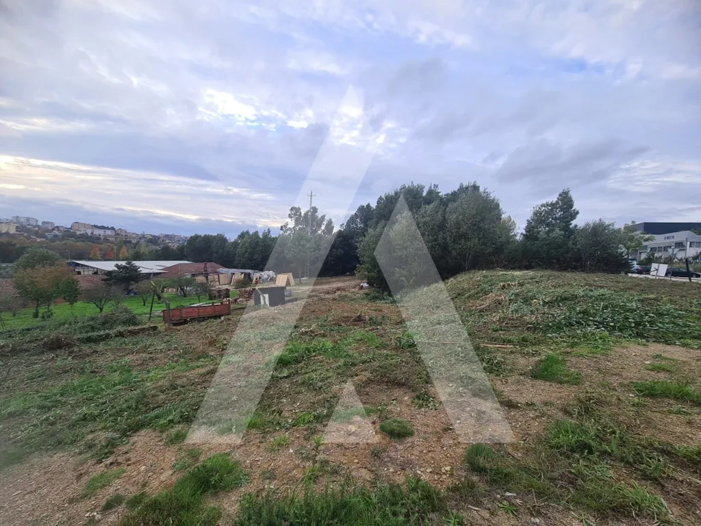 Jardin - Construction Plot with Industrial Access in Aveiro