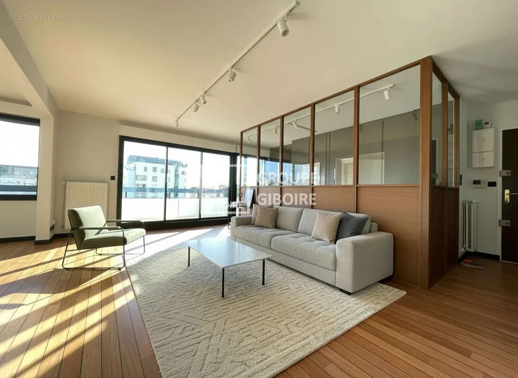 Elutuba - 5-Piece Apartment with Canal View in Rennes