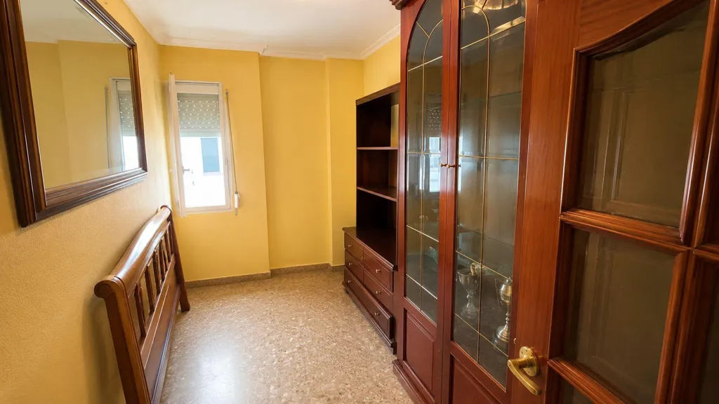 Esik - Semi-reformed Apartment with Double Orientation in Torrefiel