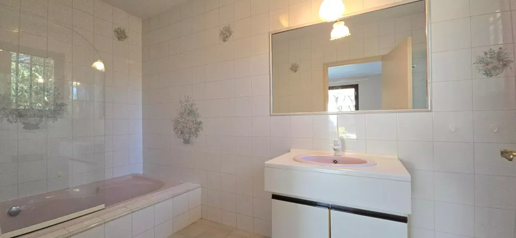 Salles de bain - Maison de Standing avec Terrasse à Trelissac